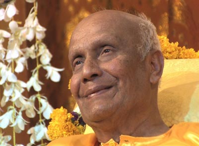 guru-smiling400 Sri Chinmoy